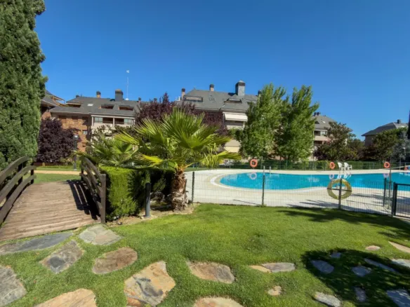 Flat with terrace and three bedrooms in Monte del Pilar, Majadahonda