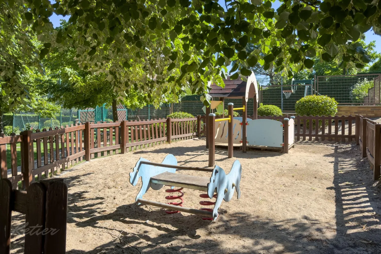 Flat with terrace and three bedrooms in Monte del Pilar, Majadahonda