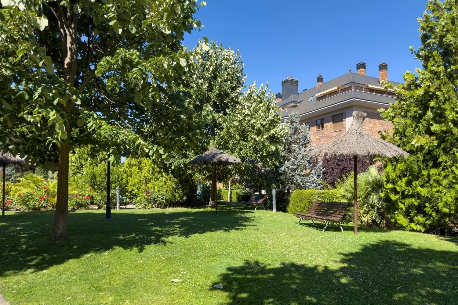 Flat with terrace and three bedrooms in Monte del Pilar, Majadahonda