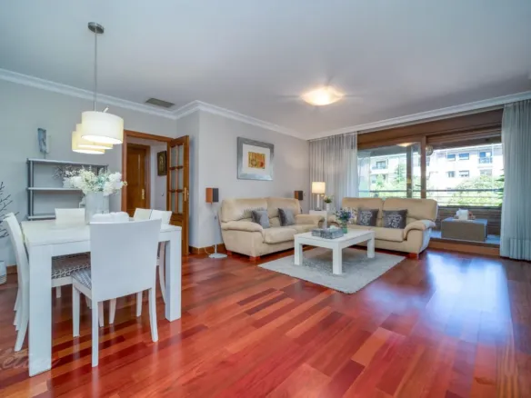 Flat with terrace and three bedrooms in Monte del Pilar, Majadahonda