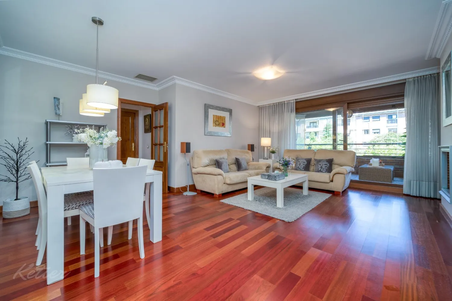Flat with terrace and three bedrooms in Monte del Pilar, Majadahonda