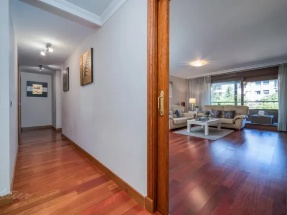 Flat with terrace and three bedrooms in Monte del Pilar, Majadahonda