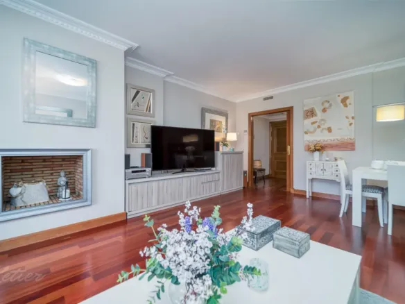 Flat with terrace and three bedrooms in Monte del Pilar, Majadahonda