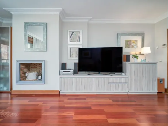 Flat with terrace and three bedrooms in Monte del Pilar, Majadahonda