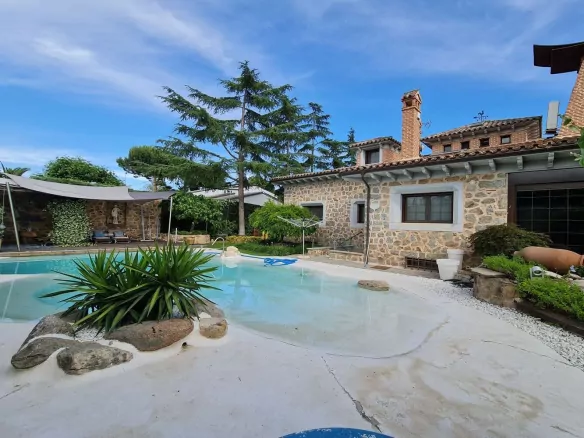 Chalet Independiente Villaviciosa de Odon Piscina