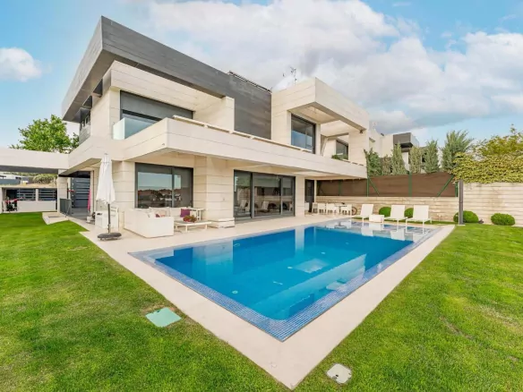 Chalet Independiente en Boadilla del Monte Piscina