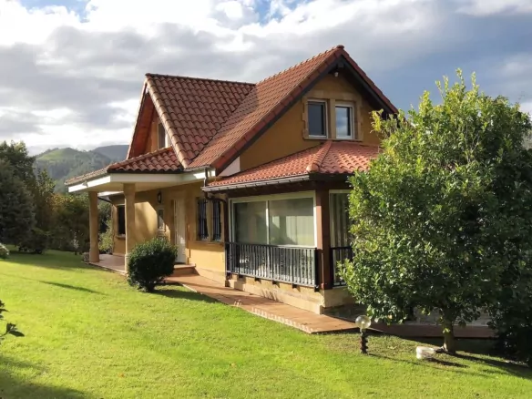 Chalet Independiente en Castaneda Exterior