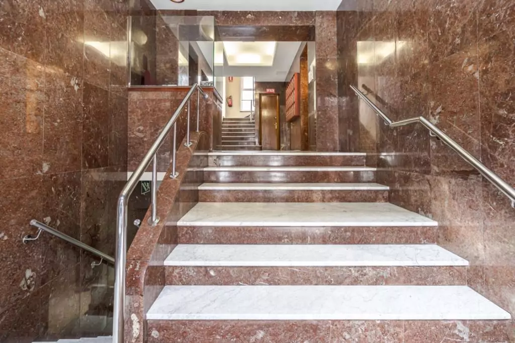 Piso Nuda Propiedad en Madrid Entrada Portal